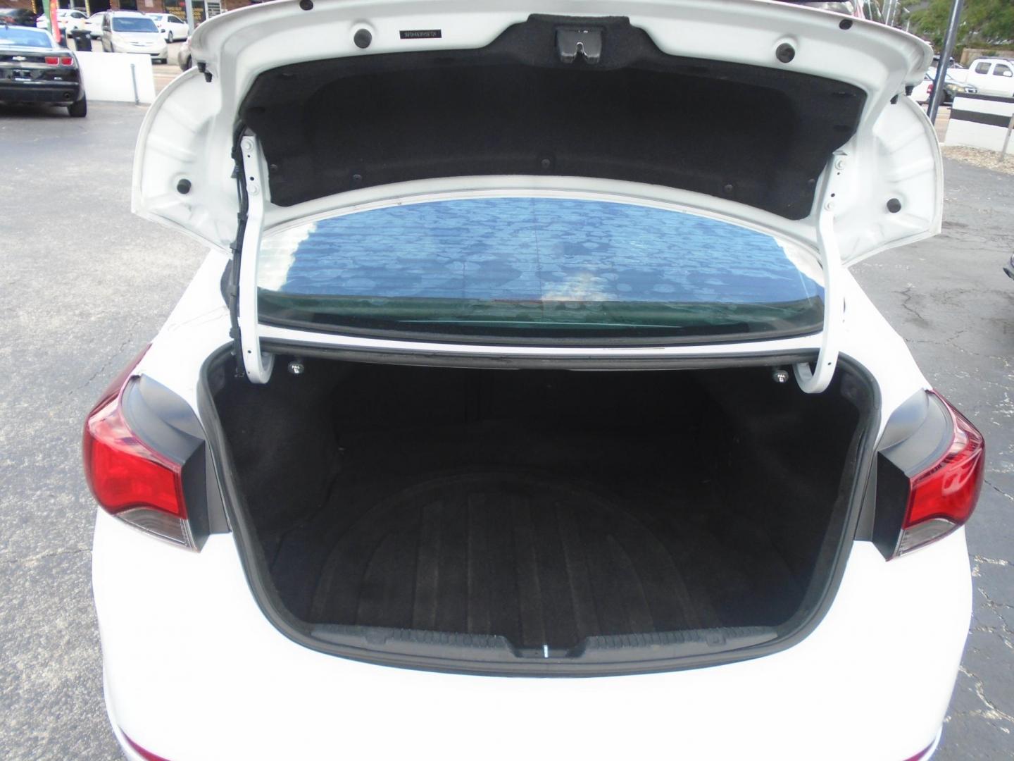 2015 White /Grey Hyundai Elantra Limited (5NPDH4AE9FH) with an 1.8L L4 DOHC 16V engine, 6-Speed Automatic transmission, located at 6112 N Florida Avenue, Tampa, FL, 33604, (888) 521-5131, 27.954929, -82.459534 - 499$ DOWN PLUS TAX & TAG. - Photo#12