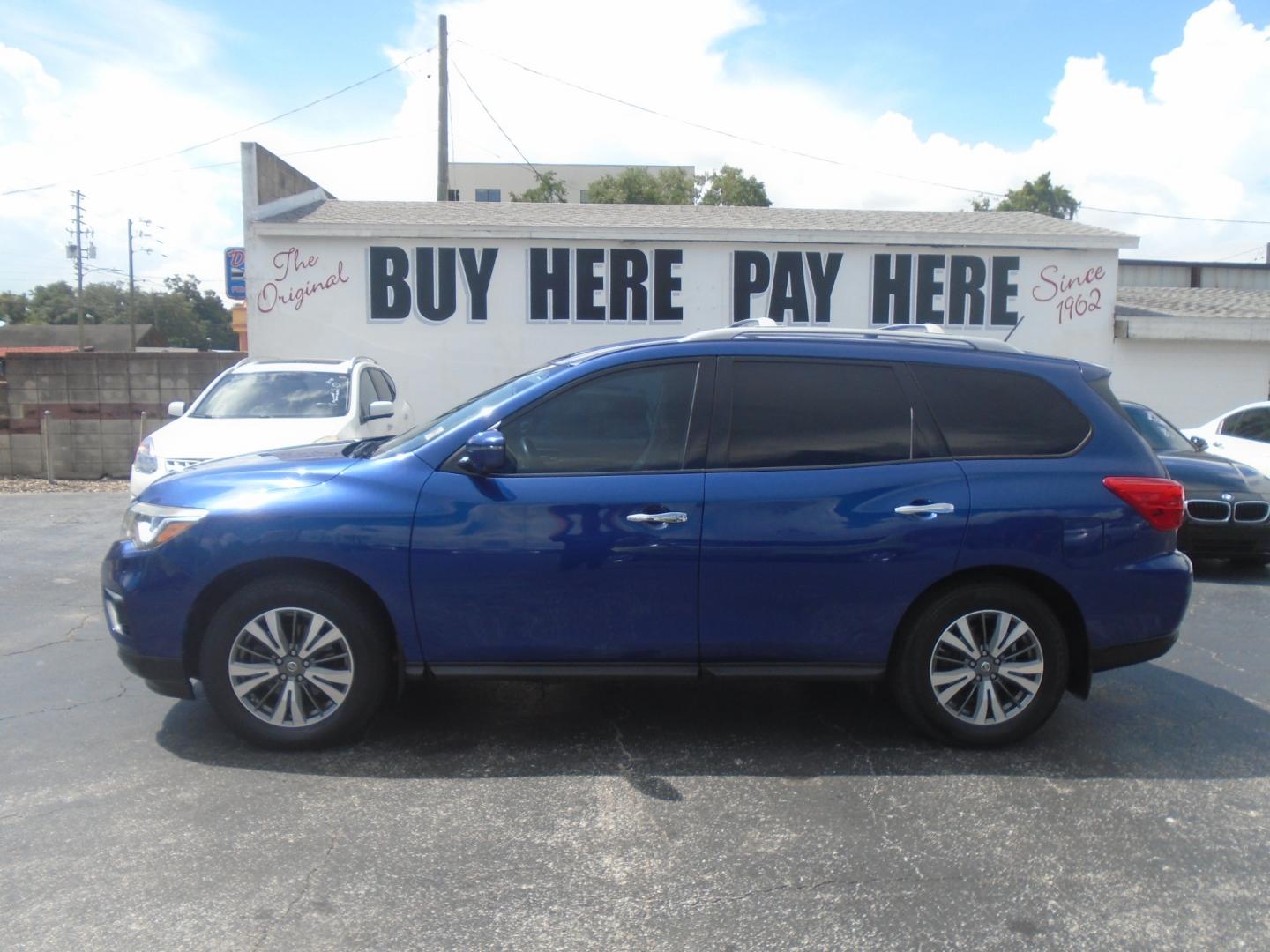 2017 Nissan Pathfinder Platinum 2WD (5N1DR2MN4HC) with an 3.5L V6 DOHC 24V engine, CVT transmission, located at 6112 N Florida Avenue, Tampa, FL, 33604, (888) 521-5131, 27.954929, -82.459534 - Photo#0