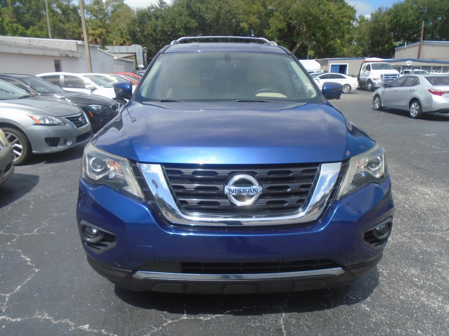 2017 Nissan Pathfinder Platinum 2WD (5N1DR2MN4HC) with an 3.5L V6 DOHC 24V engine, CVT transmission, located at 6112 N Florida Avenue, Tampa, FL, 33604, (888) 521-5131, 27.954929, -82.459534 - Photo#1