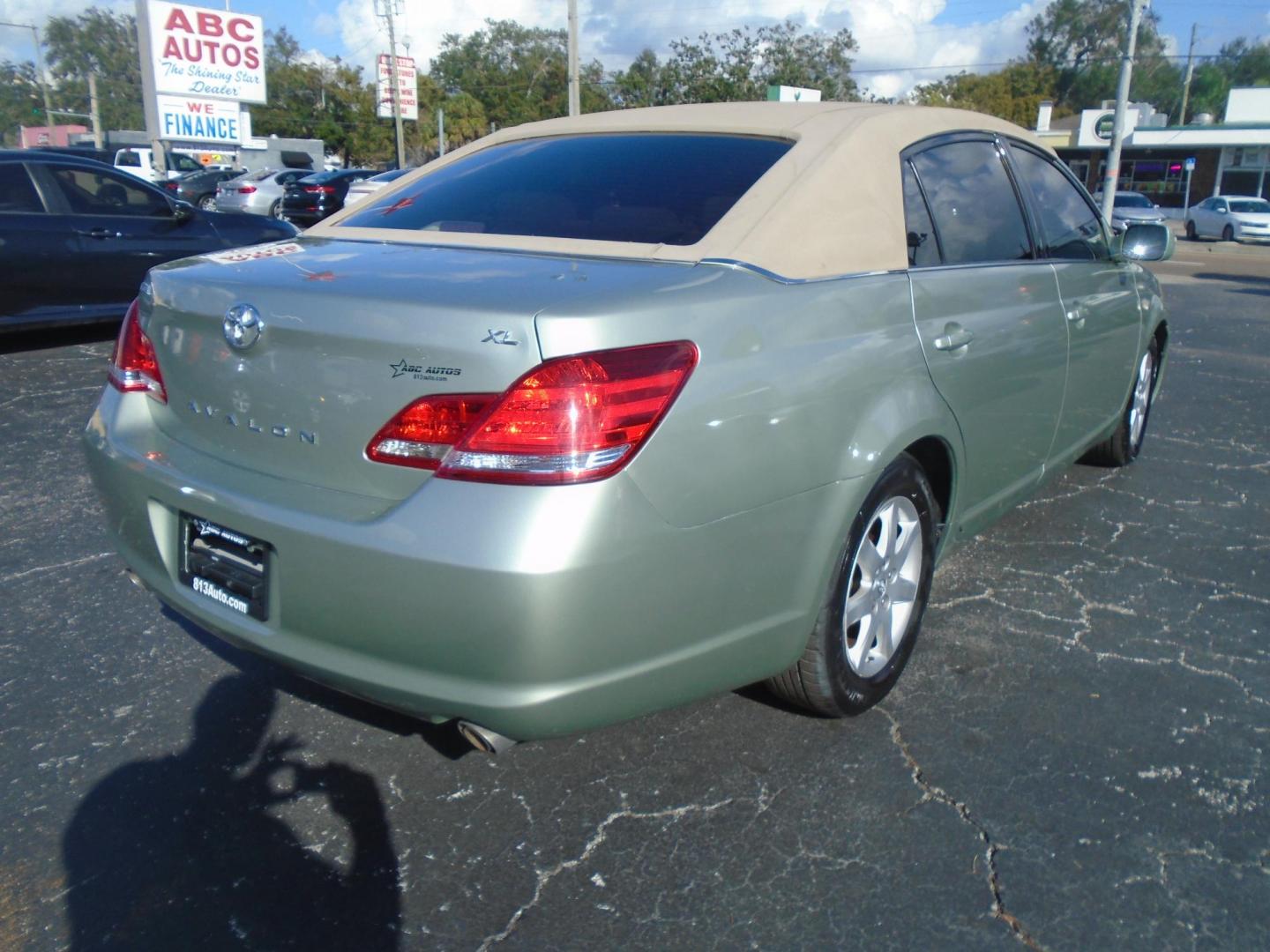 2007 Toyota Avalon Limited (4T1BK36B37U) with an 3.5L V6 DOHC 24V engine, 5-Speed Automatic Overdrive transmission, located at 6112 N Florida Avenue, Tampa, FL, 33604, (888) 521-5131, 27.954929, -82.459534 - Photo#5