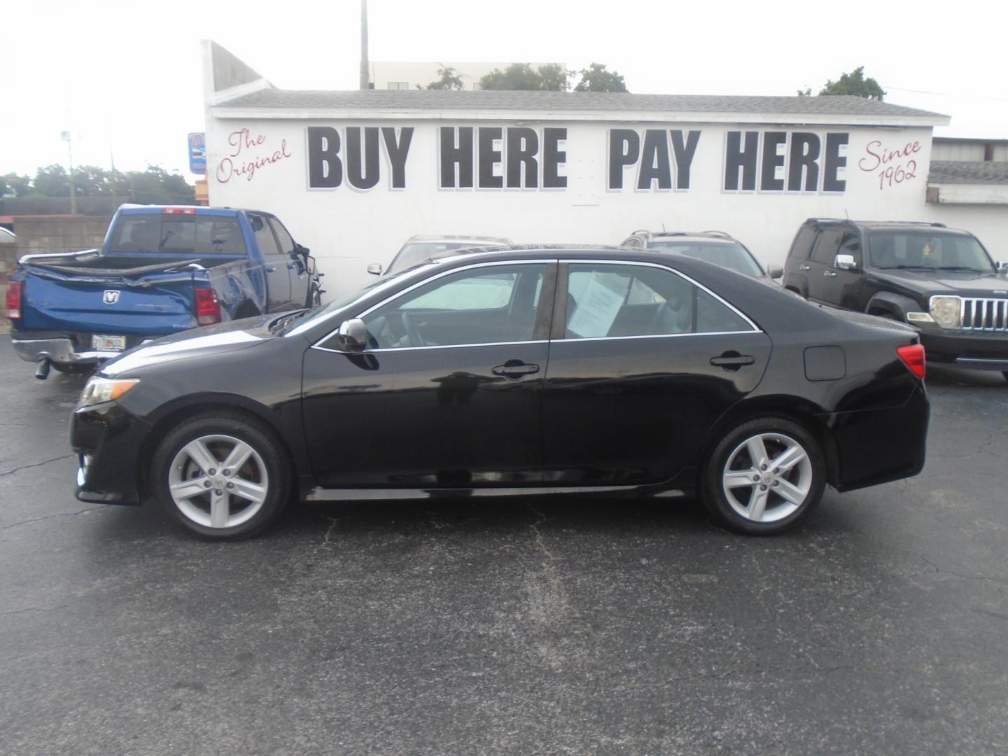 2013 Toyota Camry SE (4T1BF1FK5DU) with an 2.5L L4 DOHC 16V engine, 6-Speed Automatic transmission, located at 6112 N Florida Avenue, Tampa, FL, 33604, (888) 521-5131, 27.954929, -82.459534 - Photo#0