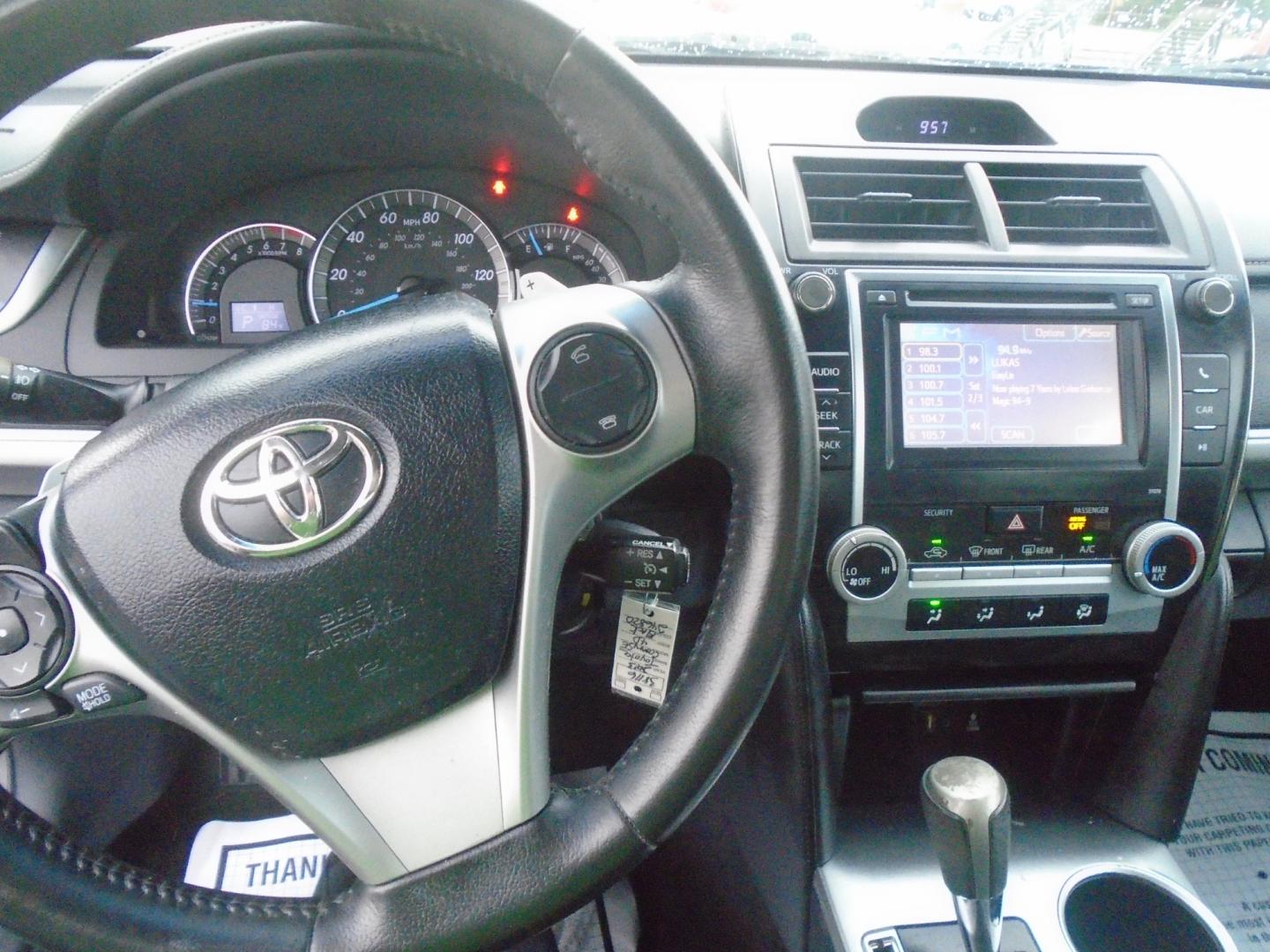 2013 Toyota Camry SE (4T1BF1FK5DU) with an 2.5L L4 DOHC 16V engine, 6-Speed Automatic transmission, located at 6112 N Florida Avenue, Tampa, FL, 33604, (888) 521-5131, 27.954929, -82.459534 - Photo#10