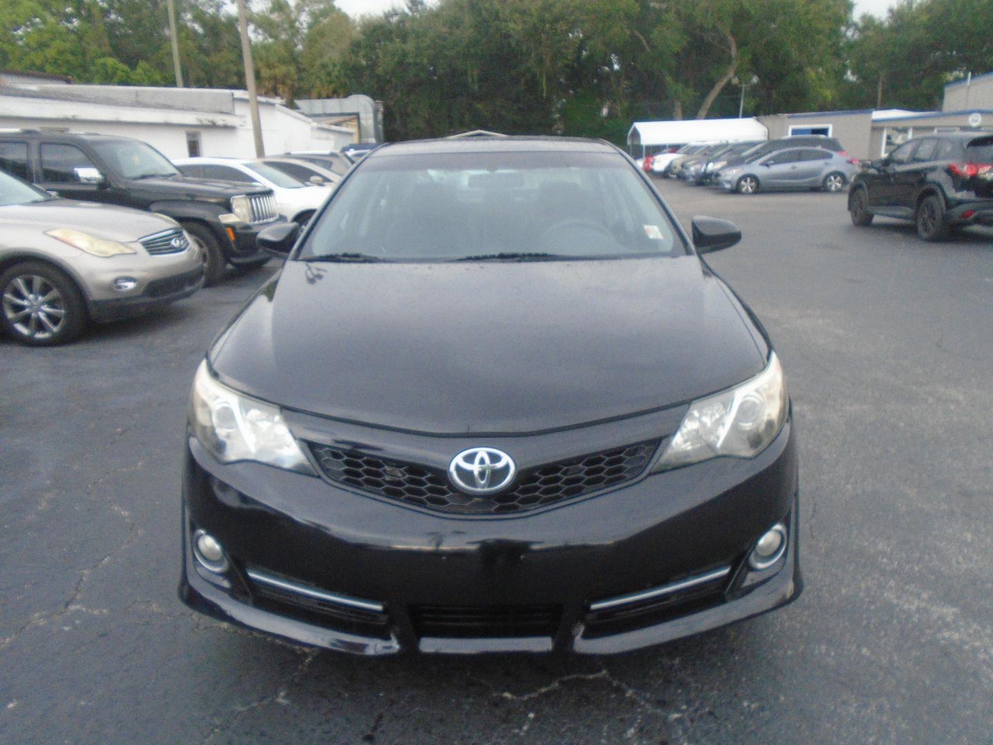 2013 Toyota Camry SE (4T1BF1FK5DU) with an 2.5L L4 DOHC 16V engine, 6-Speed Automatic transmission, located at 6112 N Florida Avenue, Tampa, FL, 33604, (888) 521-5131, 27.954929, -82.459534 - Photo#1