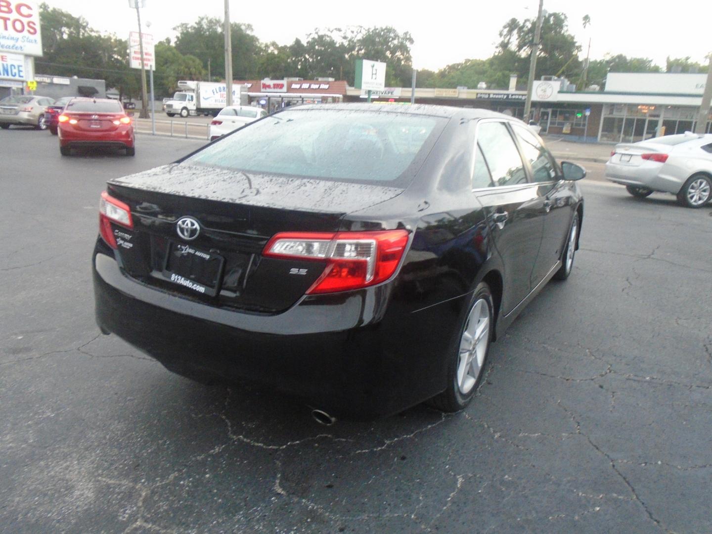 2013 Toyota Camry SE (4T1BF1FK5DU) with an 2.5L L4 DOHC 16V engine, 6-Speed Automatic transmission, located at 6112 N Florida Avenue, Tampa, FL, 33604, (888) 521-5131, 27.954929, -82.459534 - Photo#5