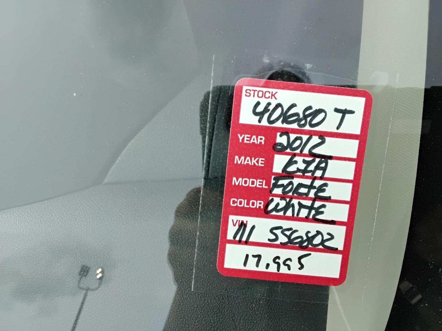 2012 White /Grey Kia Forte EX (KNAFU4A25C5) with an 2.0L L4 DOHC 16V engine, located at 6112 N Florida Avenue, Tampa, FL, 33604, (888) 521-5131, 27.954929, -82.459534 - $499 DOWN PLUS TAX & TAG. - Photo#15