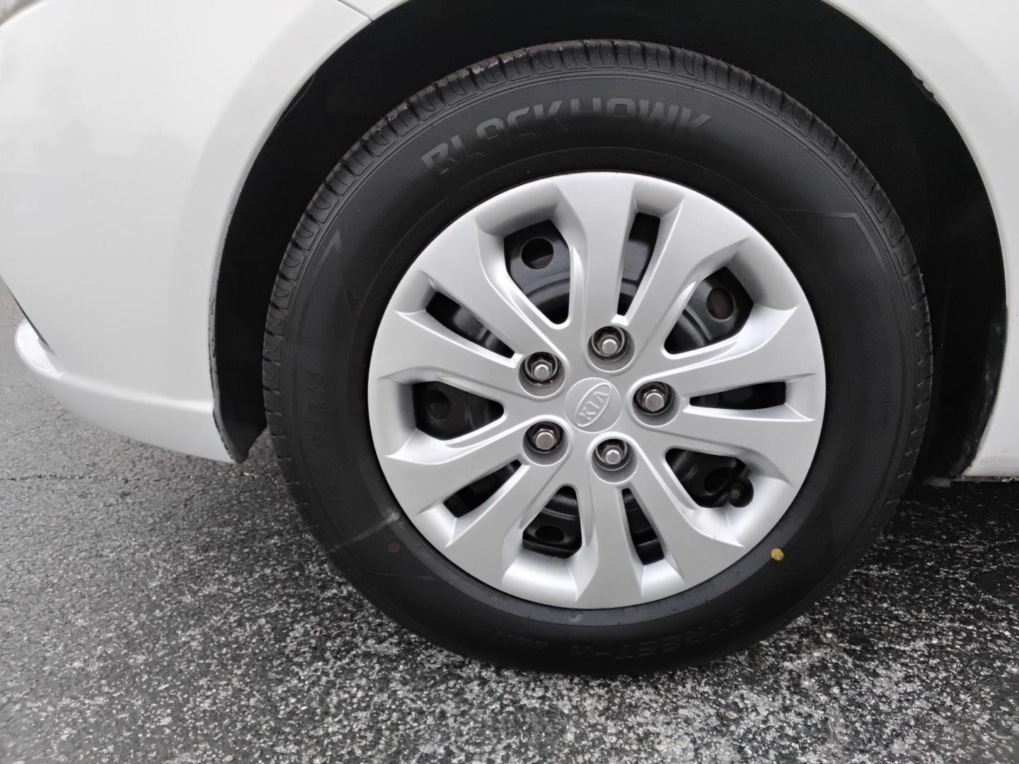 2012 White /Grey Kia Forte EX (KNAFU4A25C5) with an 2.0L L4 DOHC 16V engine, located at 6112 N Florida Avenue, Tampa, FL, 33604, (888) 521-5131, 27.954929, -82.459534 - $499 DOWN PLUS TAX & TAG. - Photo#14