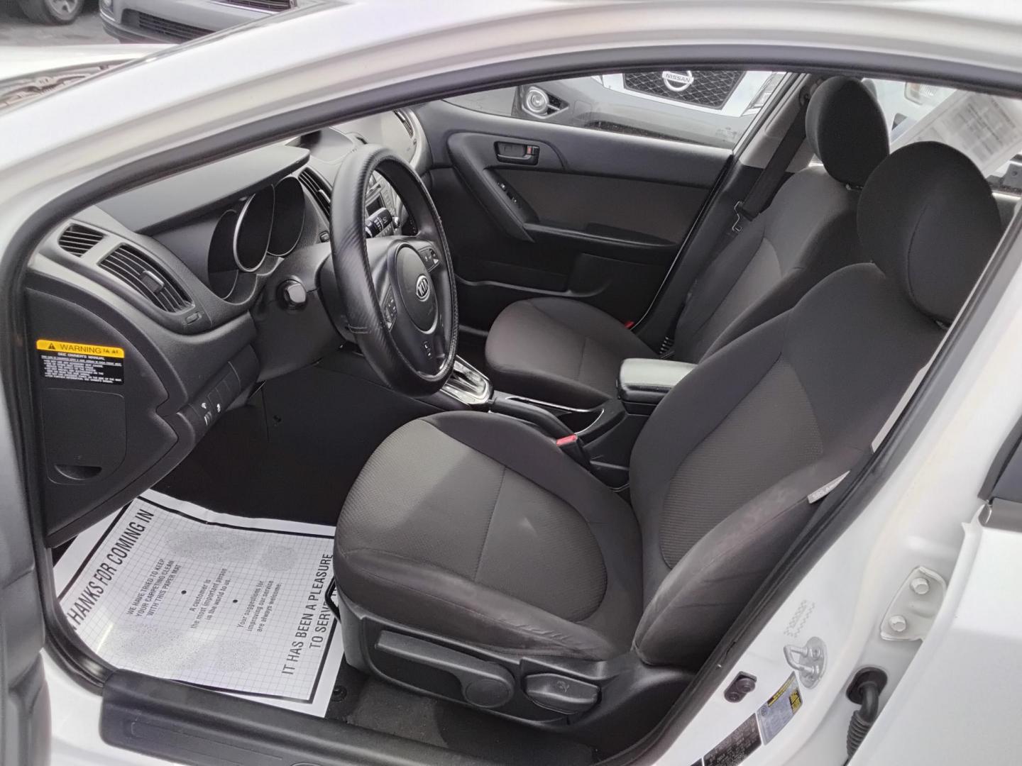 2012 White /Grey Kia Forte EX (KNAFU4A25C5) with an 2.0L L4 DOHC 16V engine, located at 6112 N Florida Avenue, Tampa, FL, 33604, (888) 521-5131, 27.954929, -82.459534 - $499 DOWN PLUS TAX & TAG. - Photo#9