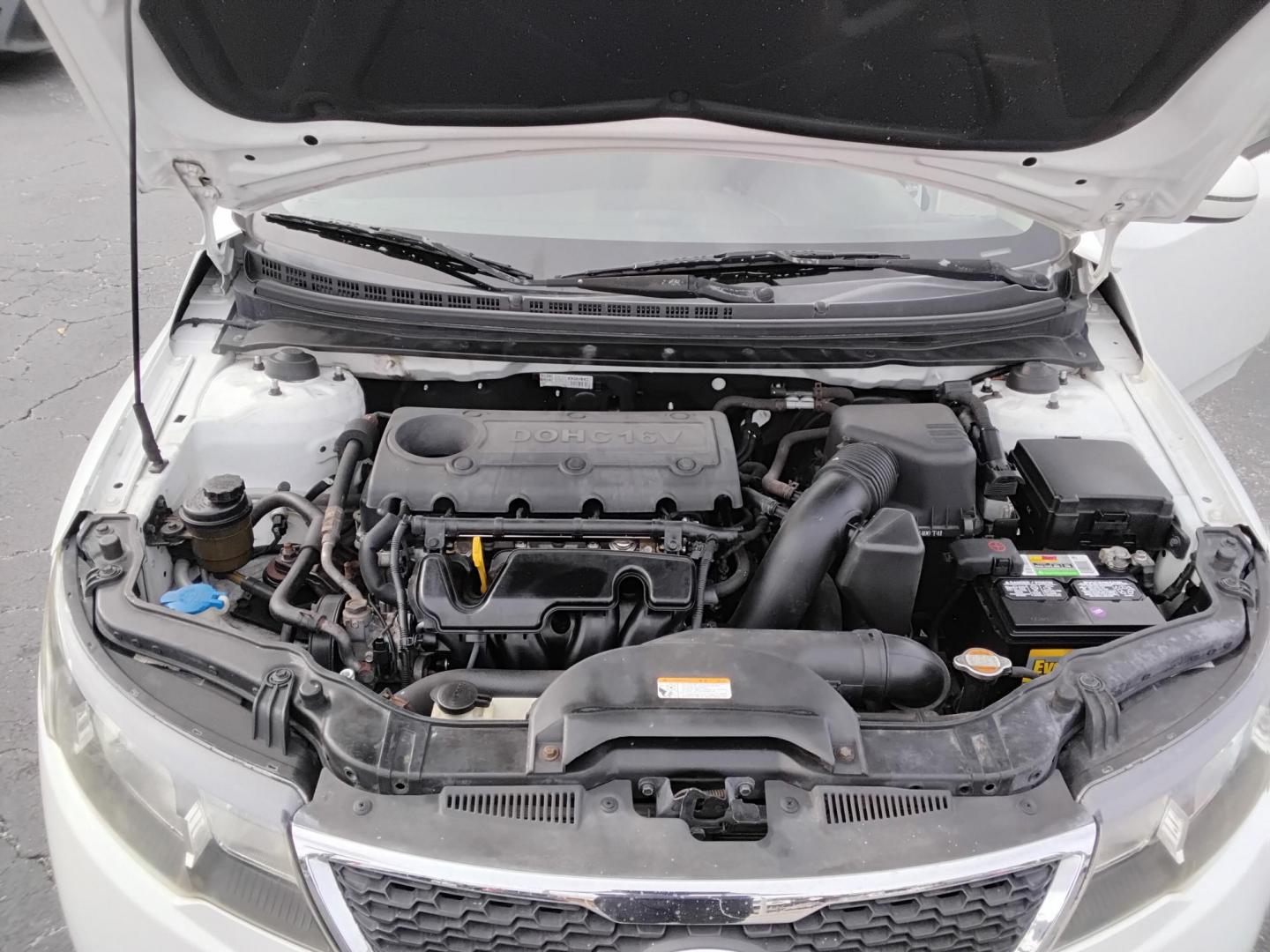 2012 White /Grey Kia Forte EX (KNAFU4A25C5) with an 2.0L L4 DOHC 16V engine, located at 6112 N Florida Avenue, Tampa, FL, 33604, (888) 521-5131, 27.954929, -82.459534 - $499 DOWN PLUS TAX & TAG. - Photo#13