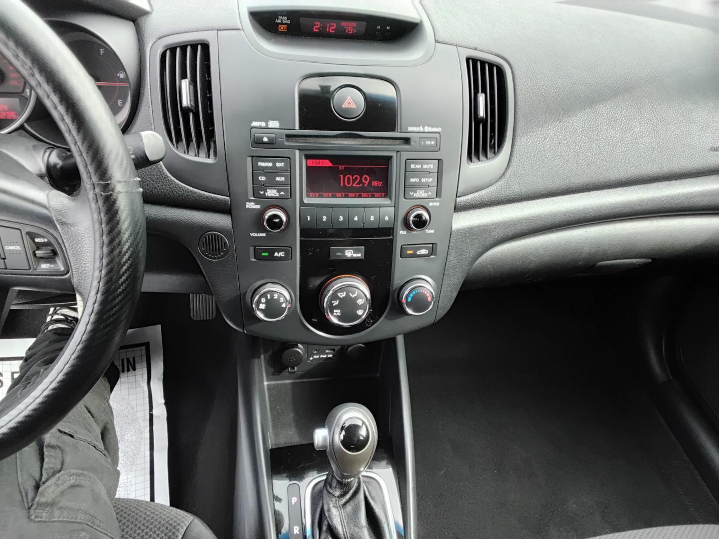 2012 White /Grey Kia Forte EX (KNAFU4A25C5) with an 2.0L L4 DOHC 16V engine, located at 6112 N Florida Avenue, Tampa, FL, 33604, (888) 521-5131, 27.954929, -82.459534 - $499 DOWN PLUS TAX & TAG. - Photo#11