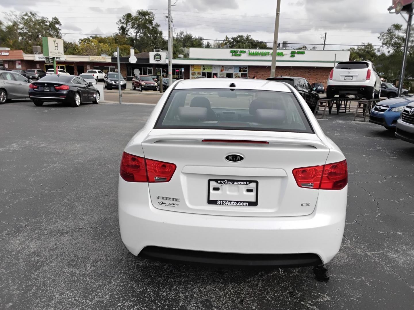 2012 White /Grey Kia Forte EX (KNAFU4A25C5) with an 2.0L L4 DOHC 16V engine, located at 6112 N Florida Avenue, Tampa, FL, 33604, (888) 521-5131, 27.954929, -82.459534 - $499 DOWN PLUS TAX & TAG. - Photo#7