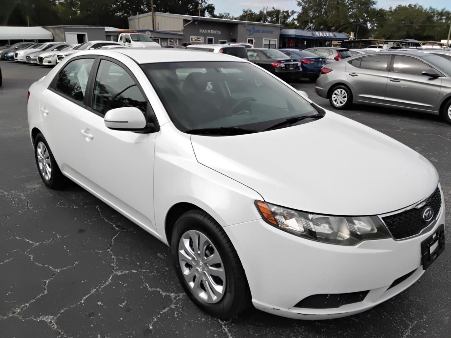 2012 White /Grey Kia Forte EX (KNAFU4A25C5) with an 2.0L L4 DOHC 16V engine, located at 6112 N Florida Avenue, Tampa, FL, 33604, (888) 521-5131, 27.954929, -82.459534 - $499 DOWN PLUS TAX & TAG. - Photo#3