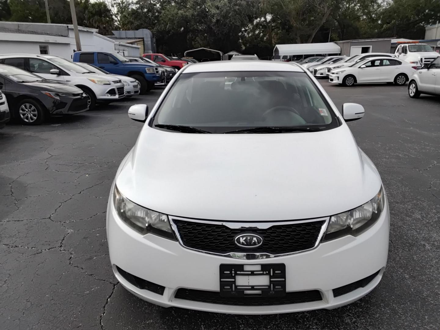 2012 White /Grey Kia Forte EX (KNAFU4A25C5) with an 2.0L L4 DOHC 16V engine, located at 6112 N Florida Avenue, Tampa, FL, 33604, (888) 521-5131, 27.954929, -82.459534 - $499 DOWN PLUS TAX & TAG. - Photo#1