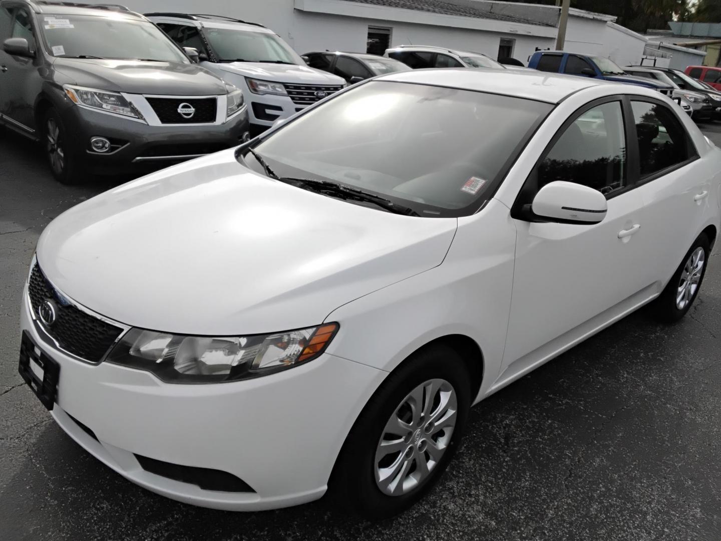 2012 White /Grey Kia Forte EX (KNAFU4A25C5) with an 2.0L L4 DOHC 16V engine, located at 6112 N Florida Avenue, Tampa, FL, 33604, (888) 521-5131, 27.954929, -82.459534 - $499 DOWN PLUS TAX & TAG. - Photo#2