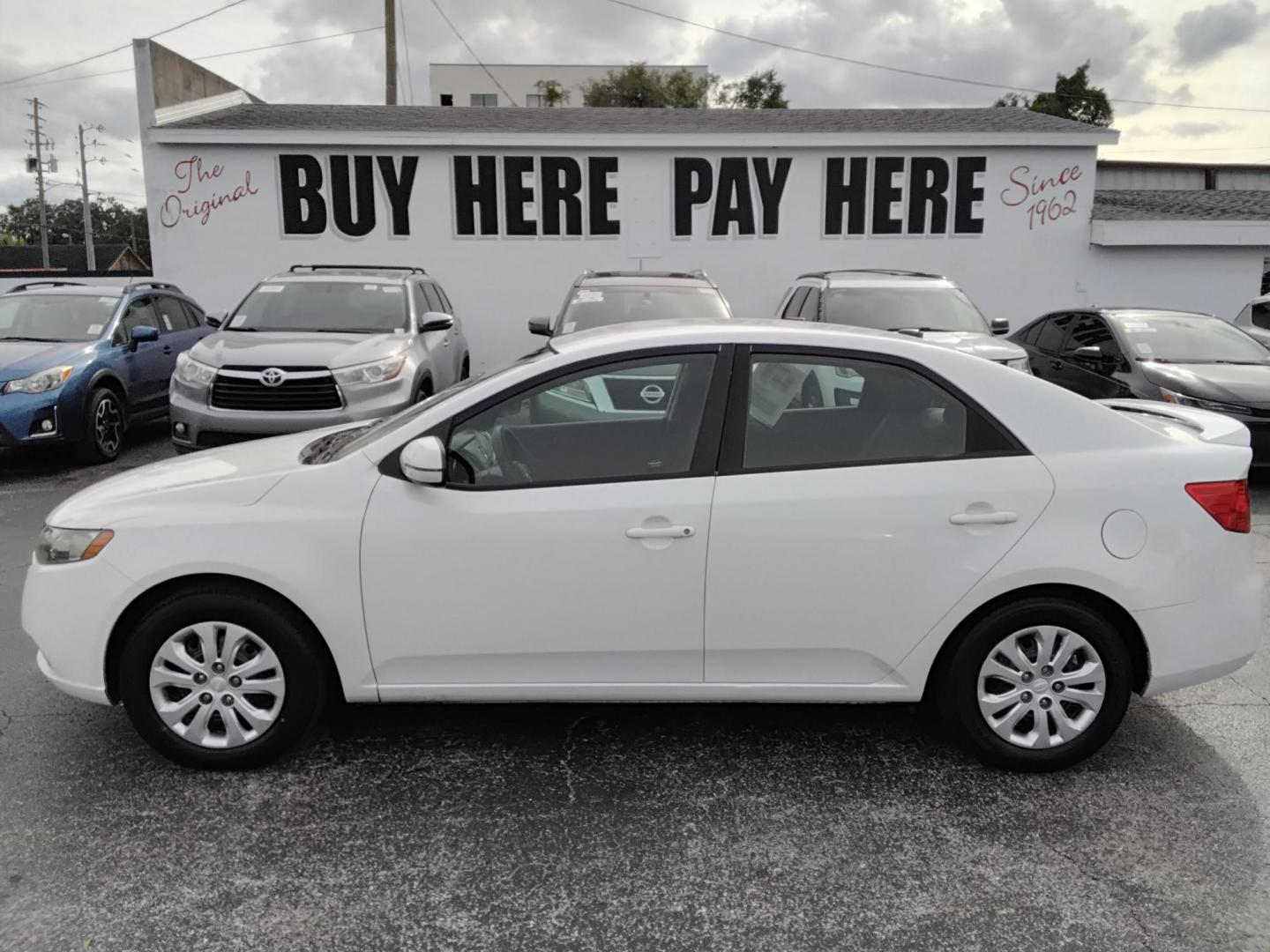 2012 White /Grey Kia Forte EX (KNAFU4A25C5) with an 2.0L L4 DOHC 16V engine, located at 6112 N Florida Avenue, Tampa, FL, 33604, (888) 521-5131, 27.954929, -82.459534 - $499 DOWN PLUS TAX & TAG. - Photo#0