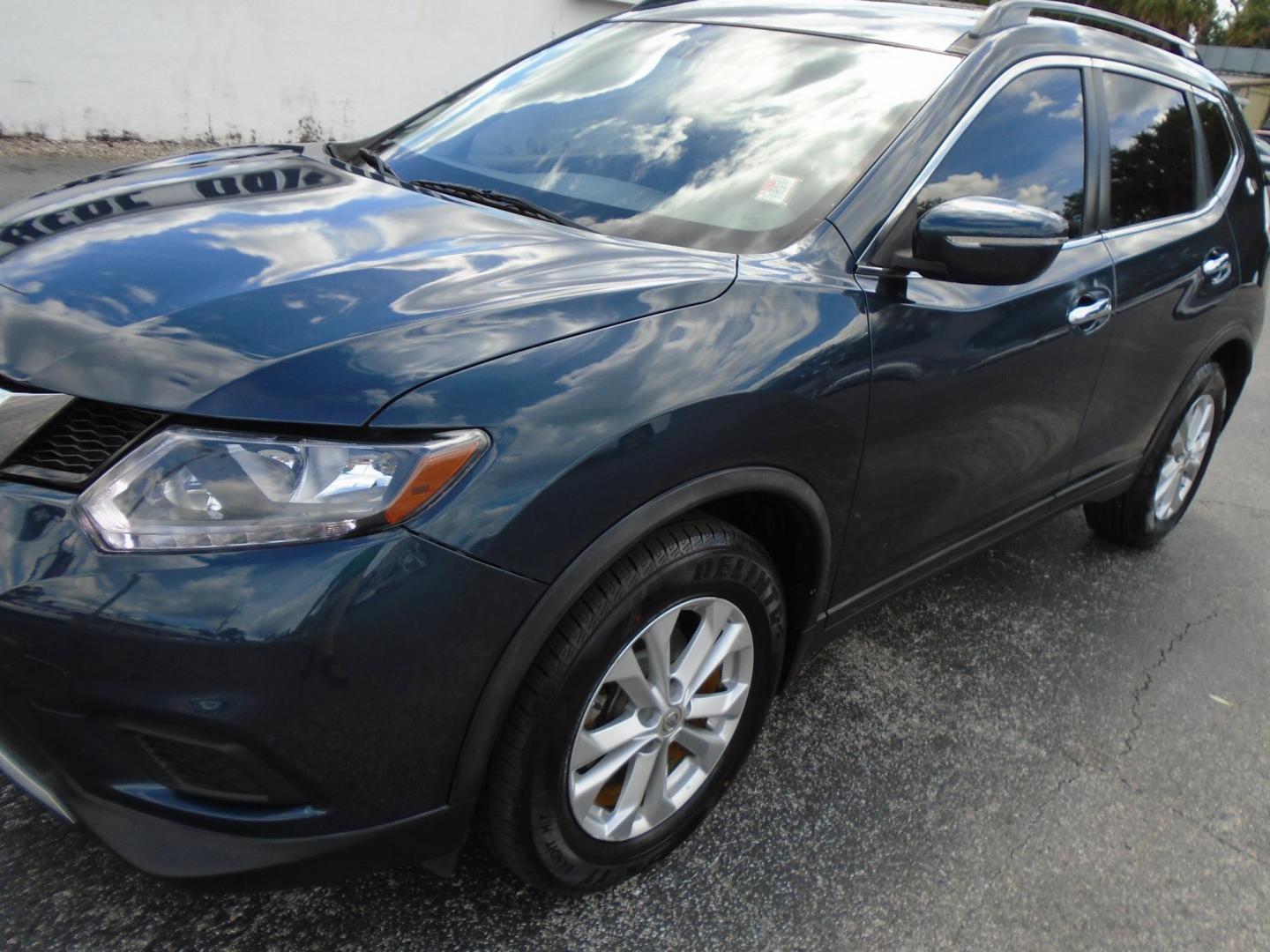 2015 DK BLUE /Grey Nissan Rogue S 2WD (KNMAT2MT5FP) with an 2.5L L4 DOHC 16V engine, Continuously Variable Transmission transmission, located at 6112 N Florida Avenue, Tampa, FL, 33604, (888) 521-5131, 27.954929, -82.459534 - 499$ down plus tax & tag. - Photo#2