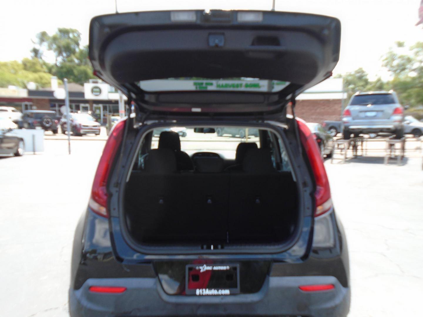 2020 Kia Soul S (KNDJ23AU5L7) with an 2.0L L4 DOHC 16V engine, CVT transmission, located at 6112 N Florida Avenue, Tampa, FL, 33604, (888) 521-5131, 27.954929, -82.459534 - Photo#8