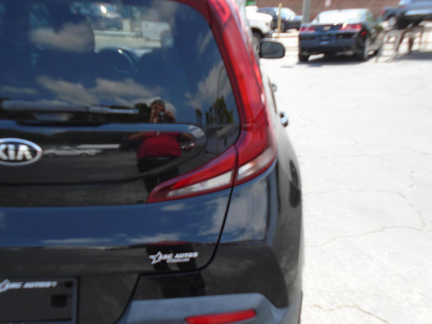 2020 Kia Soul S (KNDJ23AU5L7) with an 2.0L L4 DOHC 16V engine, CVT transmission, located at 6112 N Florida Avenue, Tampa, FL, 33604, (888) 521-5131, 27.954929, -82.459534 - Photo#6